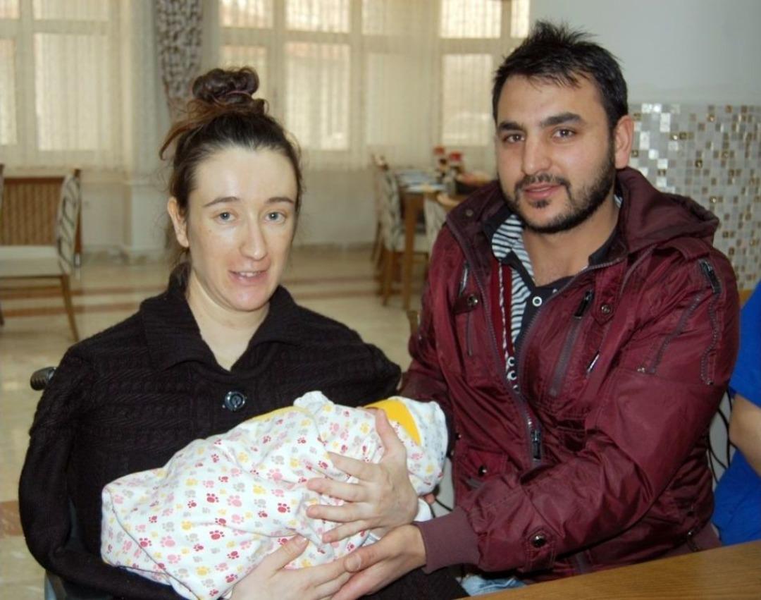 &Ouml;l&uuml;m&uuml; G&ouml;ze Alıp Hamile Kaldı, Doğumla Birlikte Kalp Ameliyatı Oldu