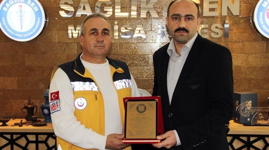 İnsanlık Dersi Veren Ambulans Şof&ouml;r&uuml;ne Plaket