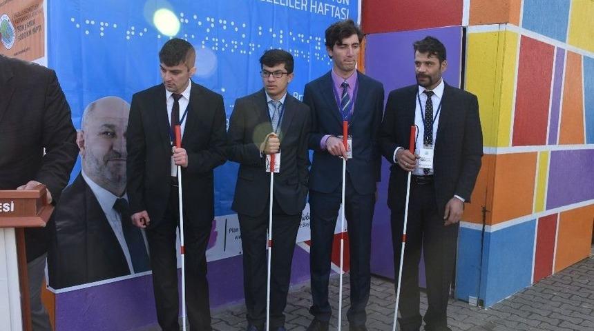 Engellileri Anlamak İ&ccedil;in Empati İstasyonu Kuruldu