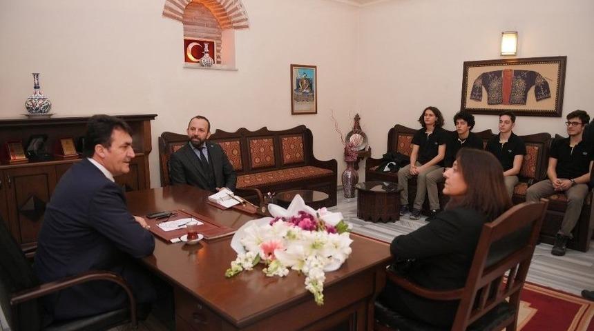 Gen&ccedil; Starlardan D&uuml;ndar&rsquo;a Ziyaret