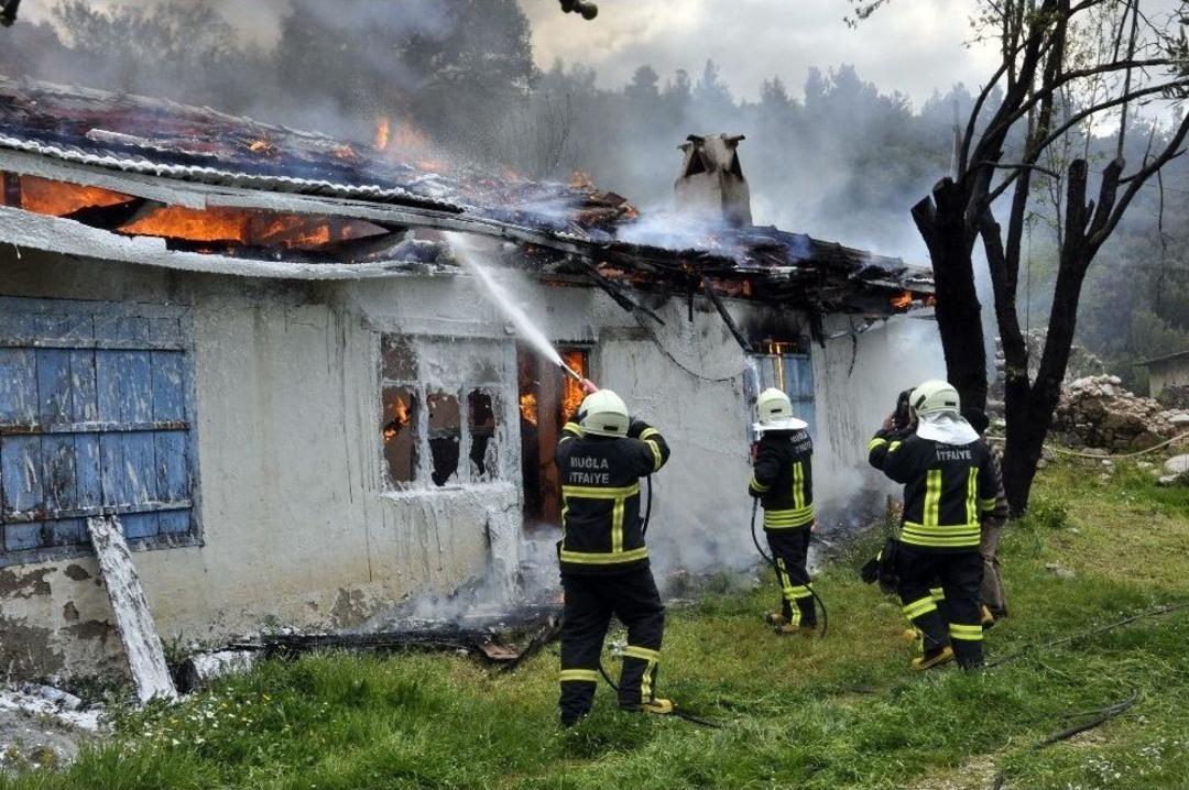 Alev Savaş&ccedil;ıları 2 Bin 941 Olaya M&uuml;dahale Etti