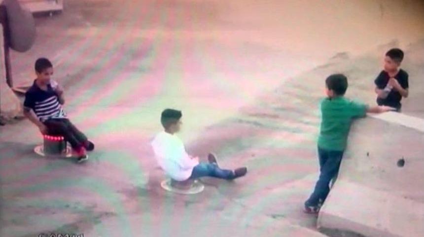 Oyun Oynarken, Mantar Bariyere Sıkıştı