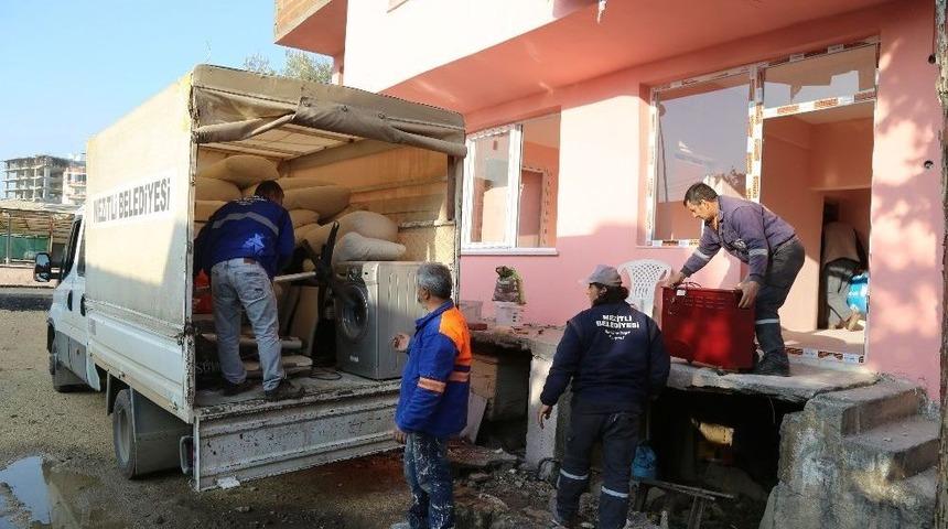 Mezitli&rsquo;de Evi Yanan Aileye Yardım Eli
