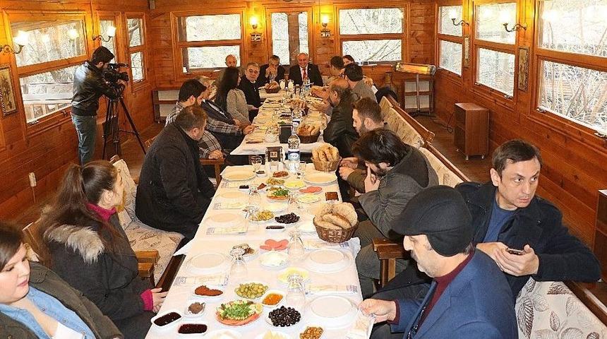 İl Genel Meclis Başkanı S&ouml;zen, Gazetecilerle Bir Araya Geldi