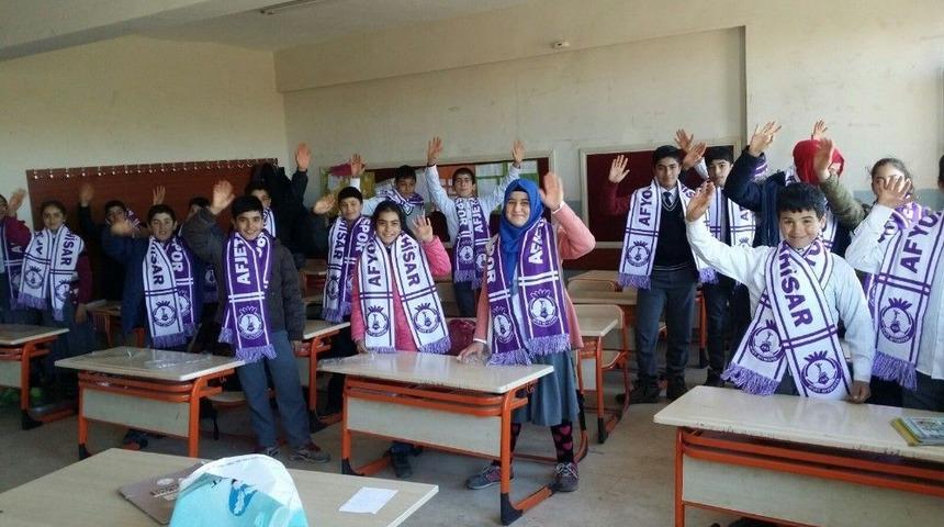 Afyonkarahisarlı T&uuml;rk&ccedil;e &Ouml;ğretmeni, Şanlıurfa&rsquo;da Yılın &Ouml;ğretmeni Se&ccedil;ildi