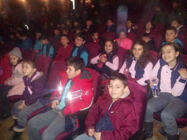 Köy Çocukları İlk Kez Tiyatroyla Tanıştı