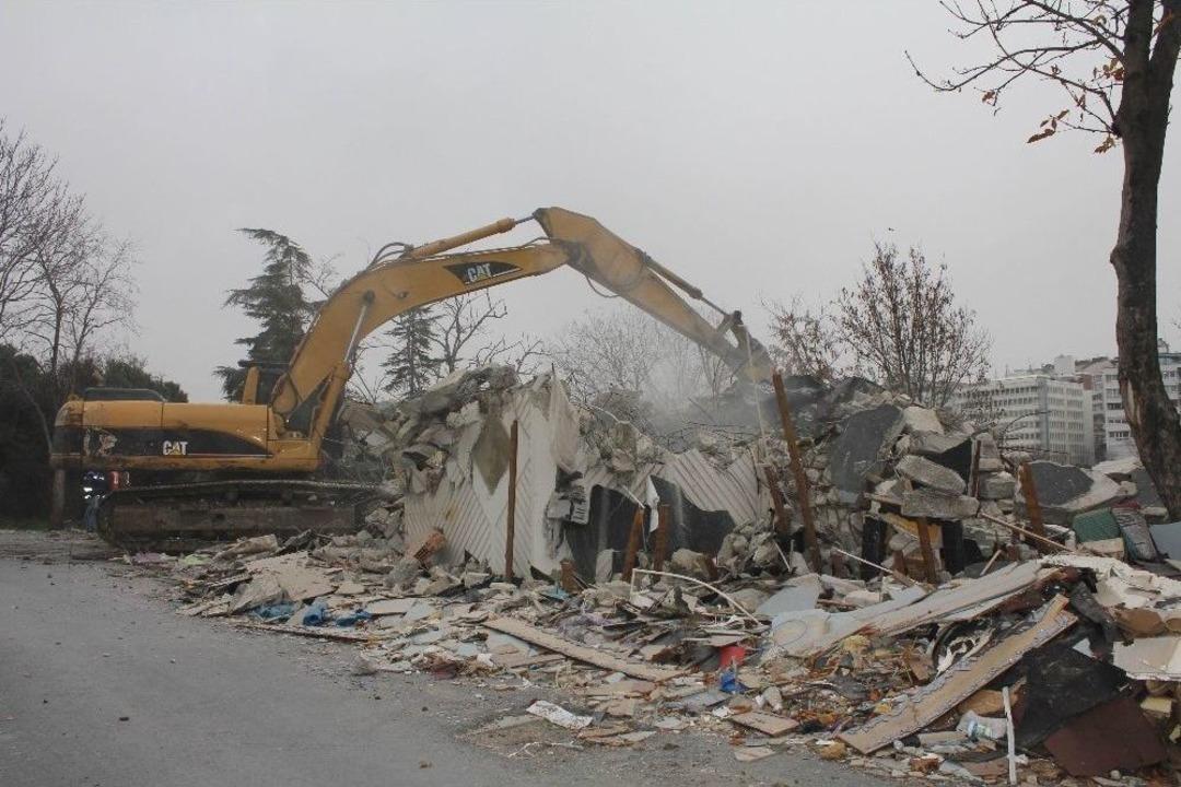 Ma&ccedil;ka Parkı&rsquo;ndaki Bazı Kafeteryalar Yıkıldı