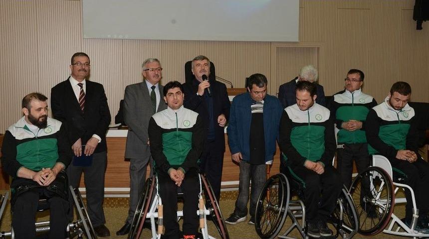 Büyükşehir’den Tekerlekli Sandalye Basketbol Takımı’na Destek