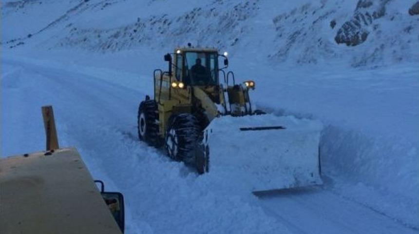 Ardahan’da Zor Şartlarda Karla Mücadele Çalışmaları