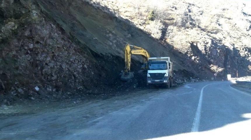 Adıyaman Çelikhan Karayoluna Bakım Yapılıyor