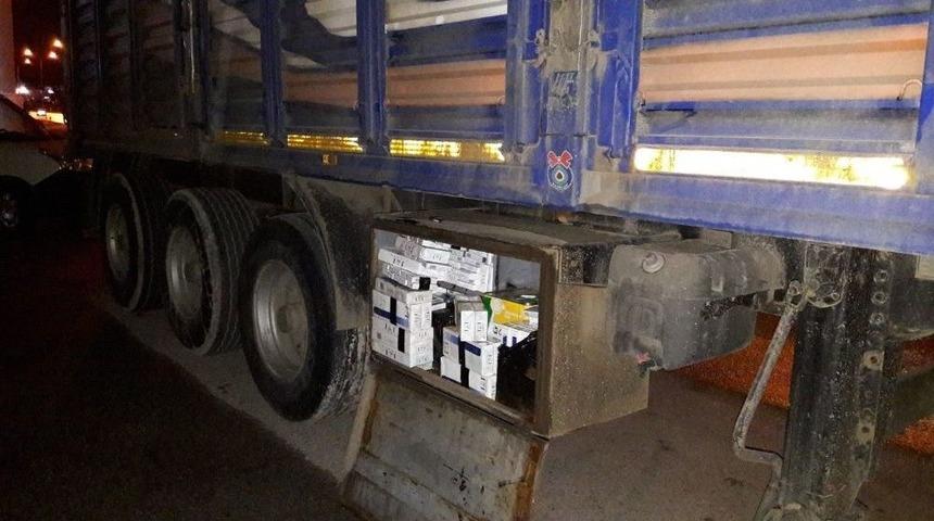 Çekicinin Römorkunda 3 Bin 240 Paket Kaçak Sigara Ele Geçirildi