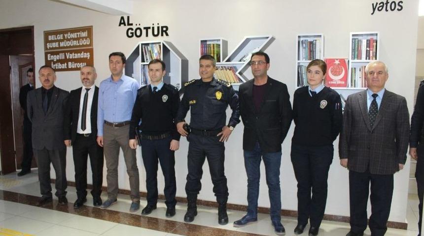 Emniyette &lsquo;al G&ouml;t&uuml;r, Oku Getir&rsquo; Kitaplığı