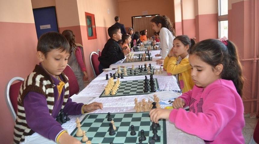 Kozan&rsquo;da &ldquo;geleceğe Hamle Yap&rdquo; Satran&ccedil; Turnuvası