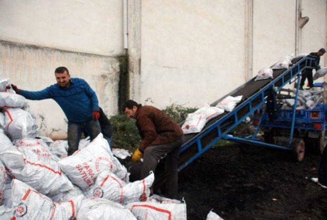 Tokat’ta 3 Bin 500 Aileye 1.5 Ton Kömür Yardımı