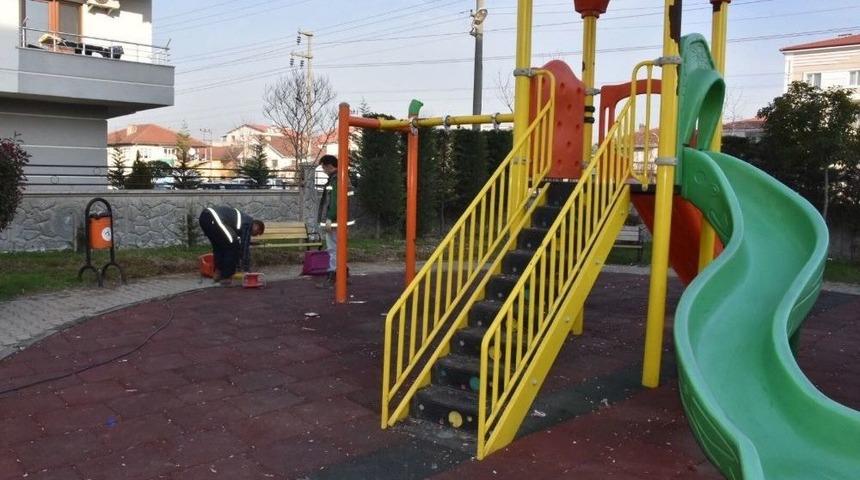 Park Ve Bah&ccedil;elerin Bakımı Yapılıyor