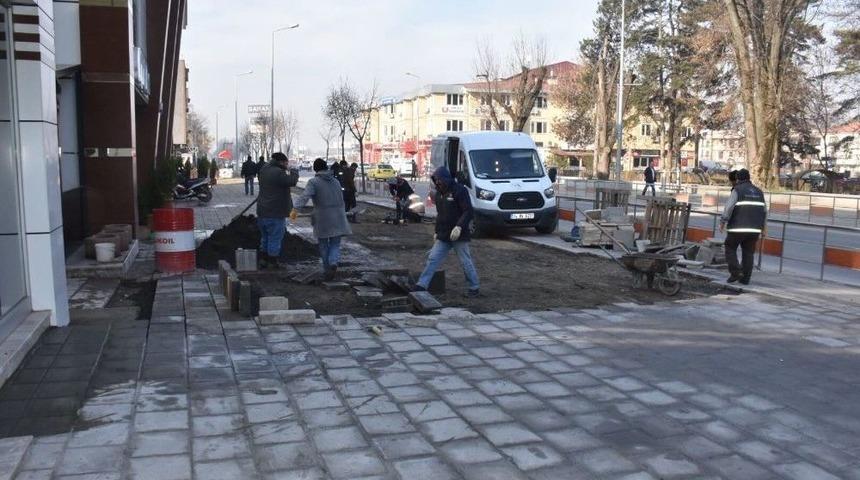 D&uuml;zce&rsquo;de Kaldırım &Ccedil;alışmaları Devam Ediyor