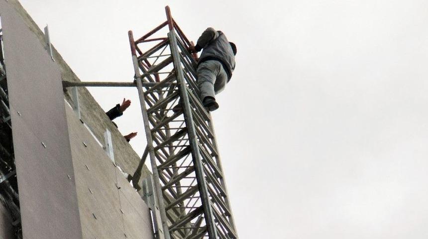 Sığınma Evindeki Eşi Kendisiyle G&ouml;r&uuml;şmeyince İntihar Etmek İstedi