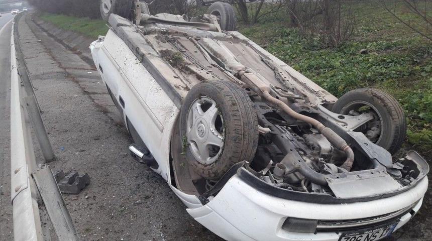 Tem&rsquo;de Otomobil Ters D&ouml;nd&uuml;: 3 Yaralı