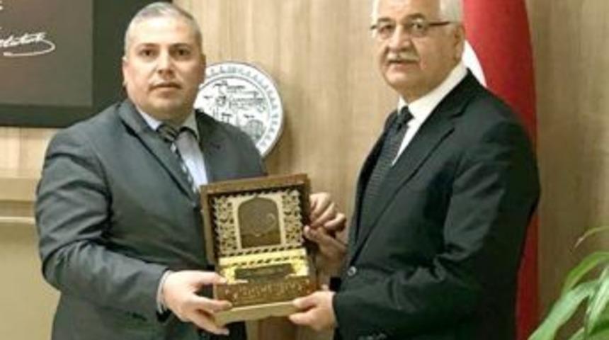 Milletvekili Erdoğan&rsquo;a Kur&rsquo;an-ı Kerim Hediyesi