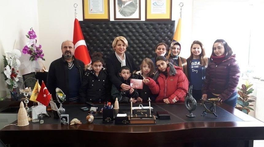 &Ouml;zel &Ouml;ğrencilerden Artvin Ptt Başm&uuml;d&uuml;r&uuml; G&ouml;n&uuml;l Kocaman&rsquo;a Ziyaret