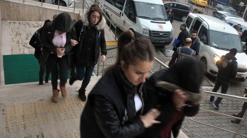 Sahte "call Center" İle Binlerce Lira Dolandırdılar