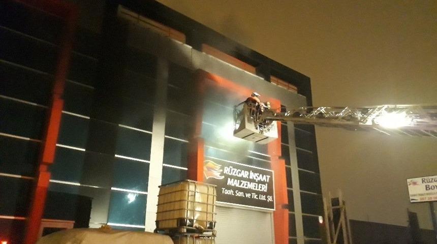 Başkent&rsquo;te Boya İmalathanesinde Yangın Paniği