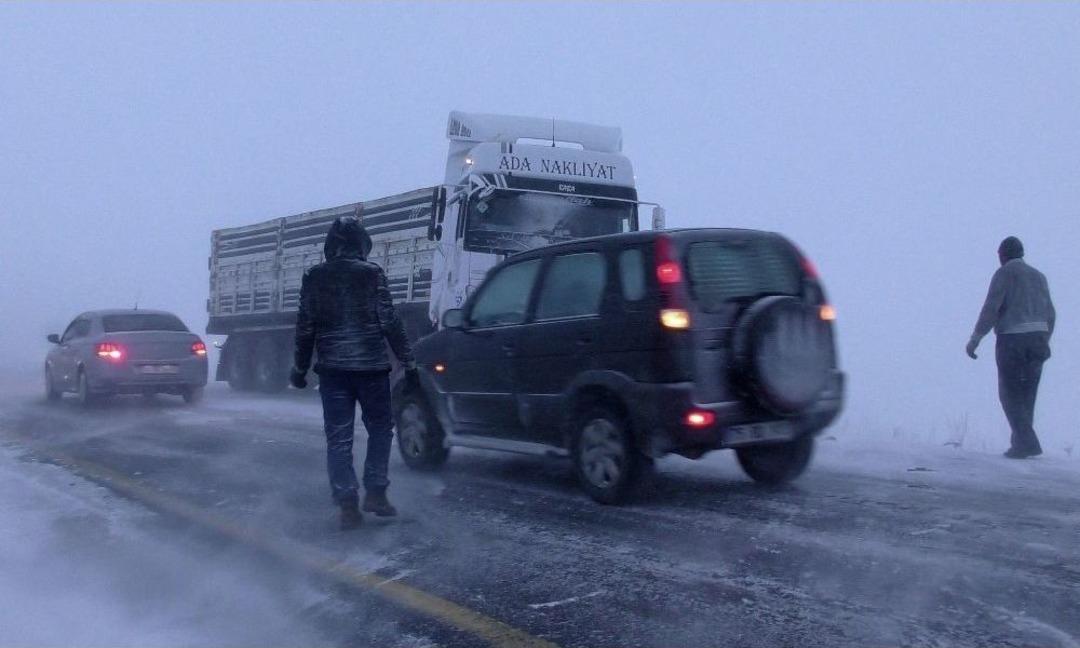 Ardahan&rsquo;da Ulaşıma Kar Ve Tipi Engeli
