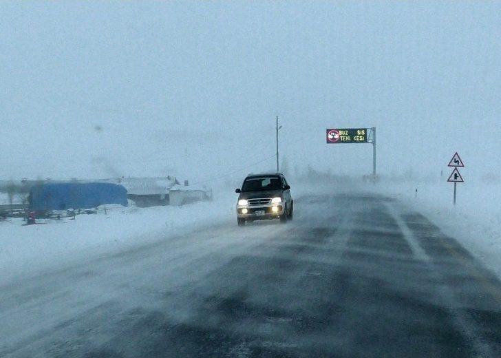 Ardahan’da Ulaşıma Kar Ve Tipi Engeli G1