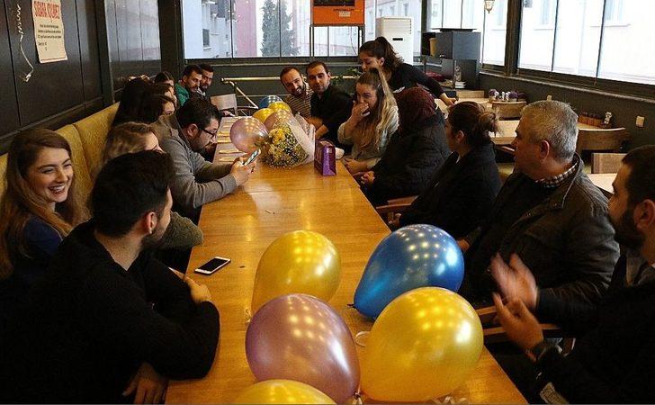 (özel) Üniversite Öğrencilerinden Rahime Teyzeye Doğum Günü Sürprizi G5