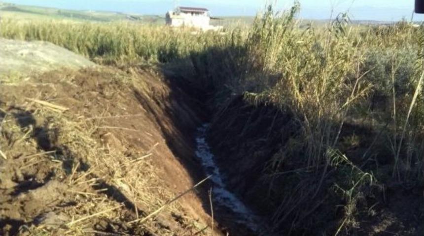Ceyhan&rsquo;da 1 Kilometrelik Dere Yatağı Temizlendi