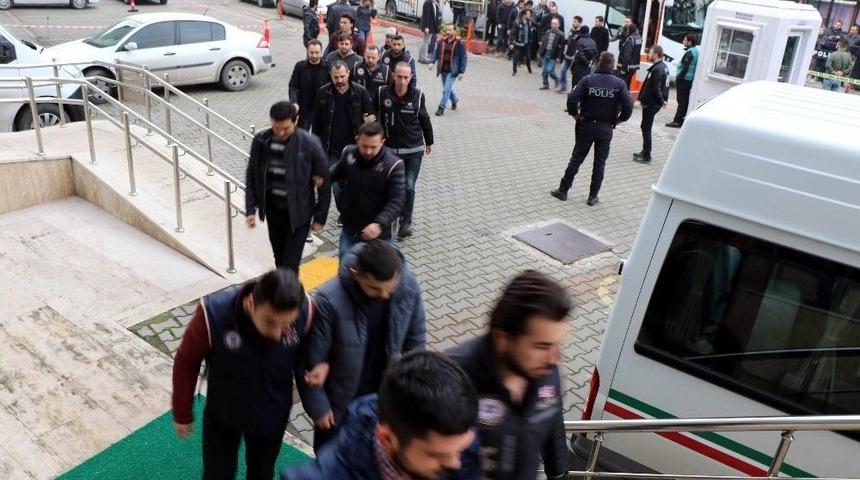 Fet&ouml;/pdy Soruşturmasında 16&rsquo;sı Muvazzaf 24 Asker Adliyede