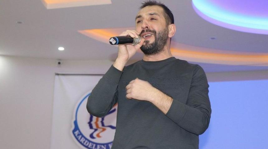 Şarkıcı Ersan Er Kardelen Koleji &Ouml;ğrencileriyle Buluştu