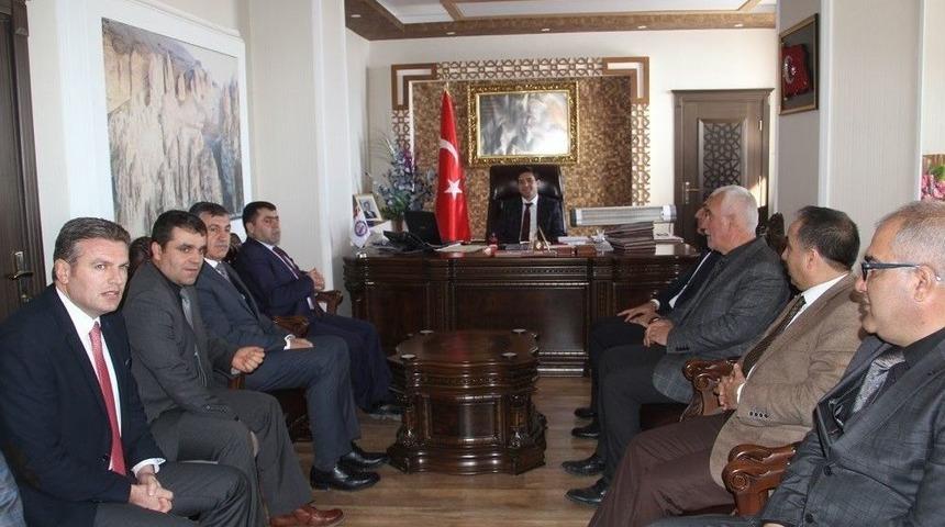 Mill&icirc; Eğitim M&uuml;d&uuml;r&uuml; Kırekin&rsquo;den Kaymakam &Ouml;zt&uuml;rk&rsquo;e Ziyaret