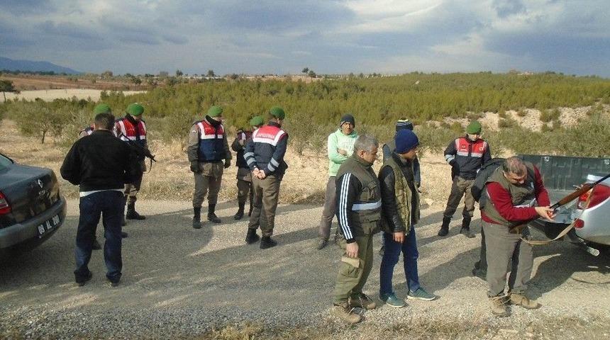 Ava Giderken Avlandılar