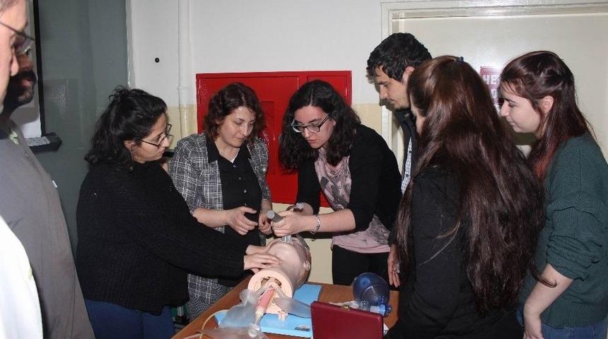 Sağlık Personeline ’ileri Yaşam Desteği’ Eğitimi