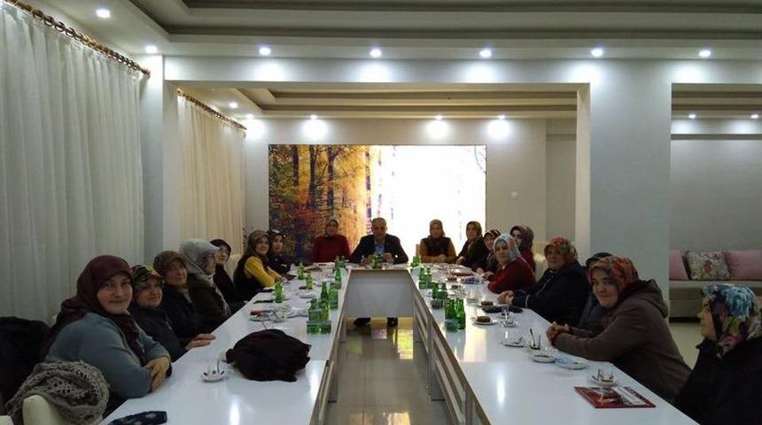 Başkan Yaman, Ak Parti Kadın Kolları Toplantısına Katıldı