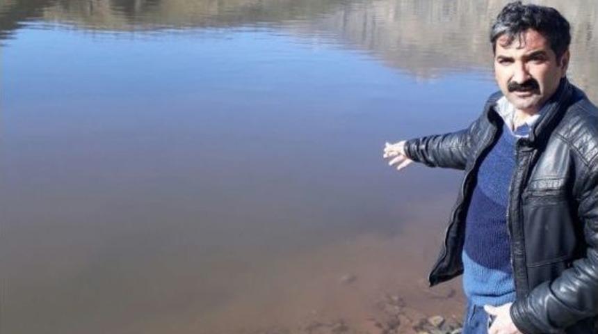 İki G&uuml;nd&uuml;r Nehre Giren Aracının &Ccedil;ıkarılmasını Bekliyor