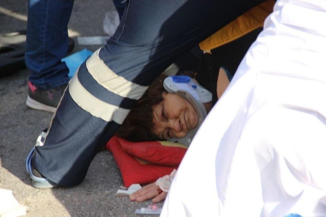 Yaşlı Kadın Tırın Altından Vin&ccedil;le &Ccedil;ıkarıldı