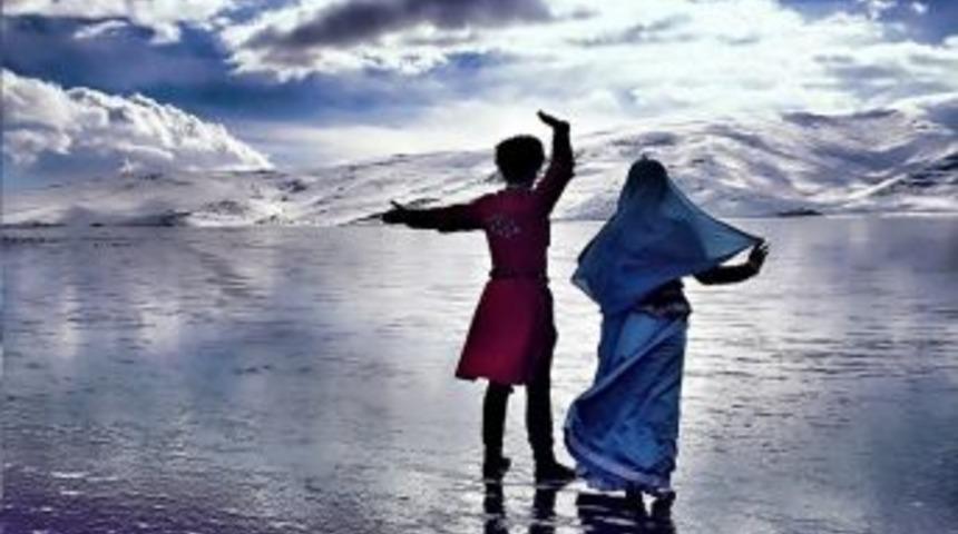 Buzla Kaplı &Ccedil;ıldır G&ouml;l&uuml;nde Kafkas G&ouml;sterisi