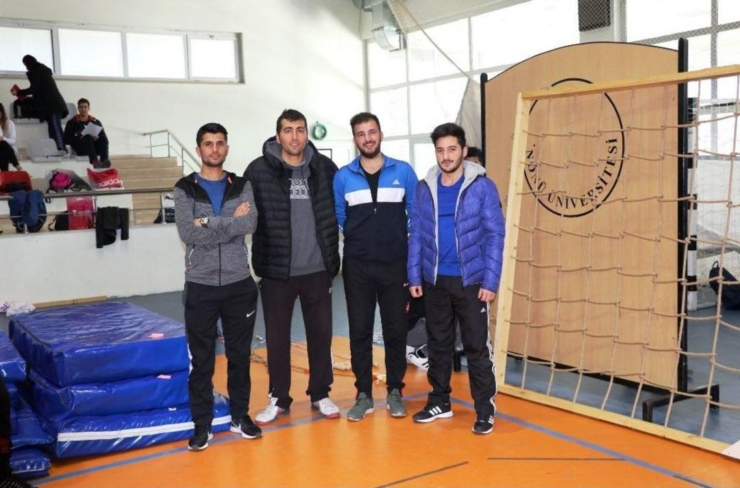 K&ouml;y Okullarındaki &Ouml;ğrenciler İ&ccedil;in Spor Malzemesi Yaptılar