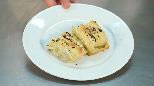 Ispanaklı börek nasıl yapılır?