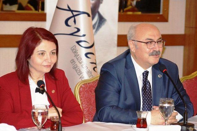 Vali K&ouml;şger, Aydınlı Gazetecileri Kahvaltıda Buluşturdu 2