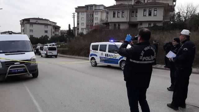 Tartıştığı Kız Arkadaşının Gözü Önünde Kafasına Sıkan Şahıs Hayatını Kaybetti