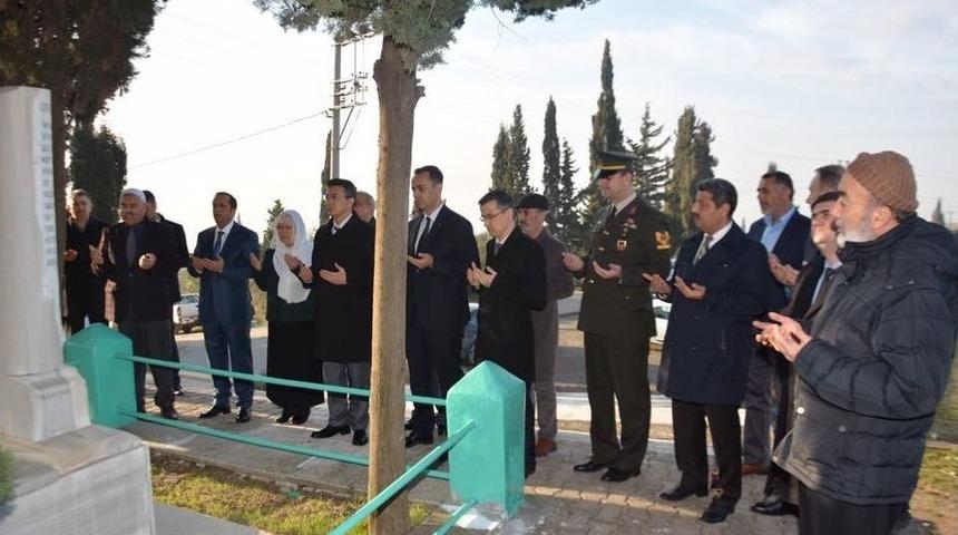 &lsquo;yahya Kaptan&rsquo; Dilovası&rsquo;nda Ki Mezarı Başında Anıldı