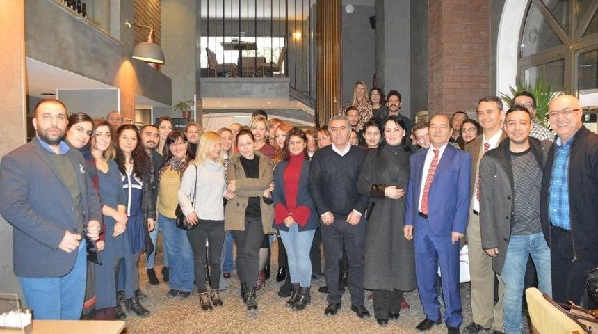 &Ouml;zel &Uuml;mit, Gazetecileri Unutmadı