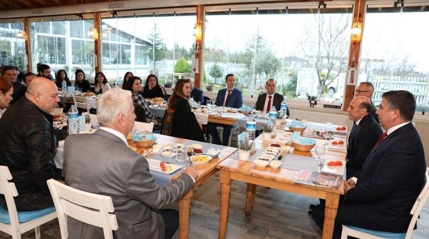 Vali &Ccedil;ift&ccedil;i, Gazetecilerle Buluştu