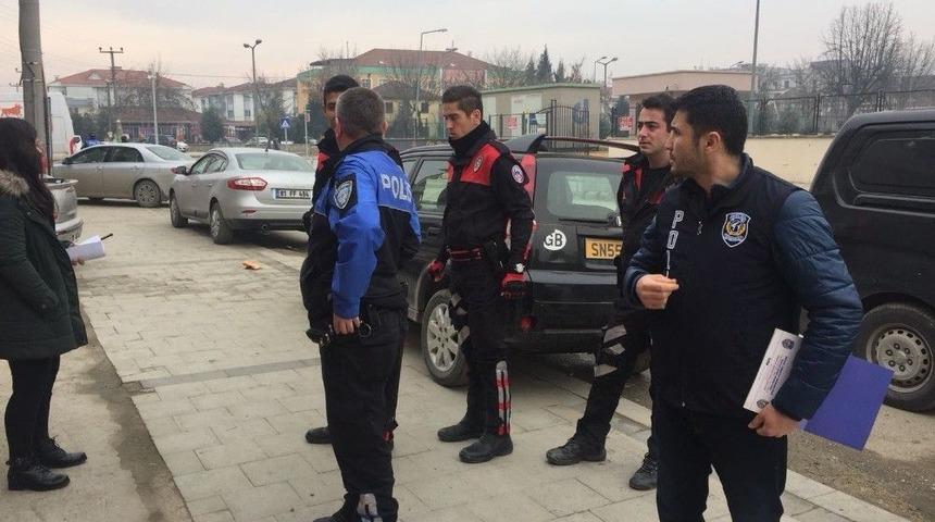 Polis Ekipleri Okul &Ccedil;evrelerinde Denetimlerini S&uuml;rd&uuml;r&uuml;yor