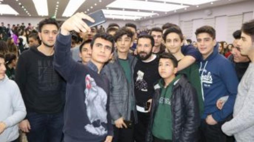 Sosyal Medya Fenomeni Azad Yılmaz &Ouml;ğrencilerle Buluştu