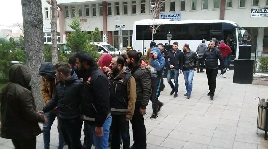 Niğde&rsquo;de Uyuşturucu Operasyonu: 71 G&ouml;zaltı
