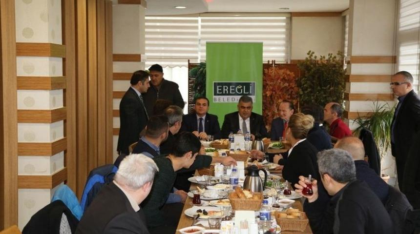 Başkan &Ouml;zg&uuml;ven, Gazetecilerle Bir Araya Geldi